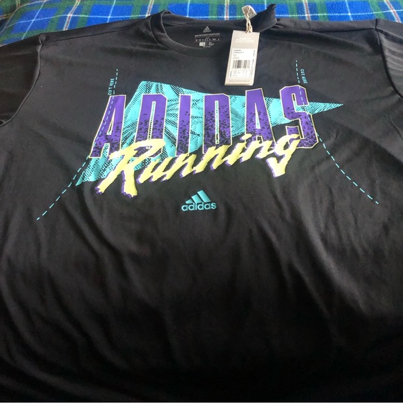𝅺Adidas running shirt with retro design - Picture 5 of 6